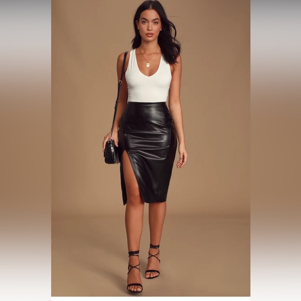 Lulu's Black Midi Skirt